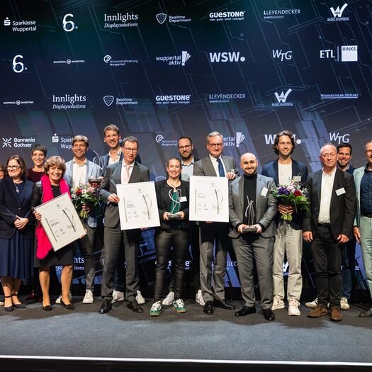 Gewinner und Organisatoren des Wirtschaftspreises 2025